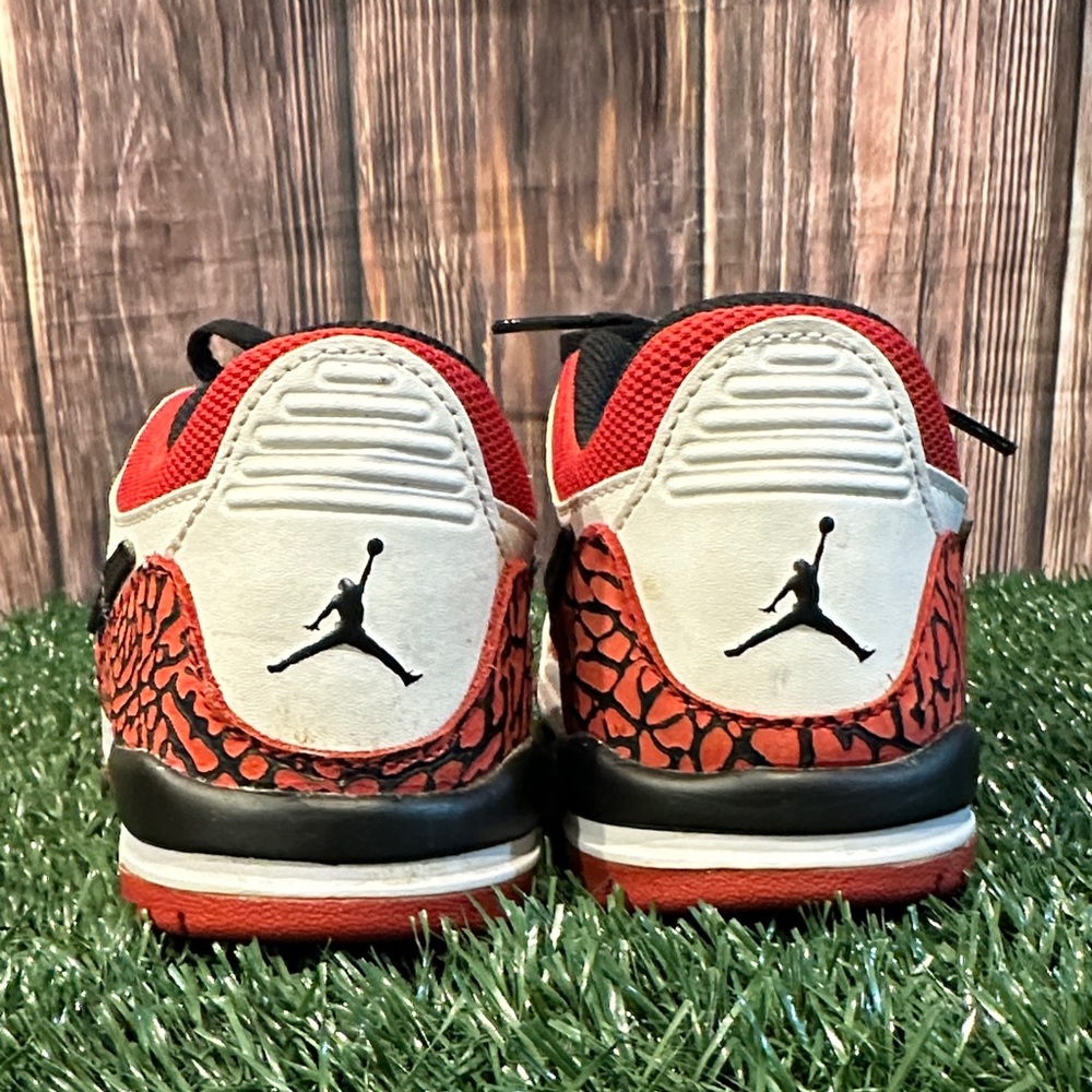 Youth Jordan Red and White Sneakers - Size 2Y - Picture 2 of 6